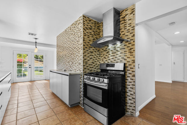 4949 San Feliciano Drive, Woodland Hills CA: https://media.crmls.org/mediaz/3e03d6d1-b615-4e41-b36a-be8925052972.jpg