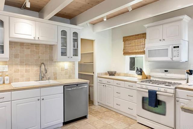 1817 19 Coast Boulevard, Del Mar CA: https://media.crmls.org/mediaz/3e040300-febe-4334-a15c-b0fc90adabc4.jpg
