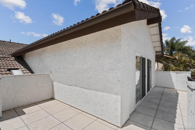 3943 Catamarca Dr, San Diego CA: https://media.crmls.org/mediaz/3e04710c-c68e-4e78-bbbe-d5f432fa2e8f.jpg