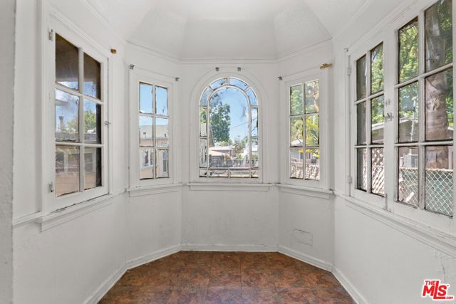 1925 19th Street, Santa Monica CA: https://media.crmls.org/mediaz/3e0490d5-3f8c-41d6-a7ad-525035e47f75.jpg