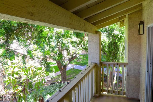637 Indian Oak Lane, Oak Park CA: https://media.crmls.org/mediaz/3e04ff8c-8a1d-4c18-b888-a72bca29685c.jpg