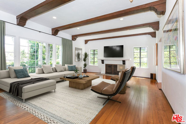 627 N Alta Drive, Beverly Hills CA: https://media.crmls.org/mediaz/3e05317a-145c-4483-9549-04c2a0e74c73.jpg