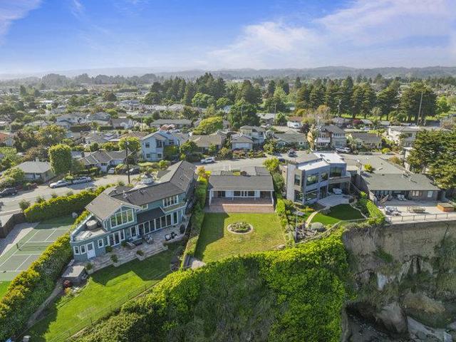 4750 Opal Cliff Drive, Santa Cruz CA: https://media.crmls.org/mediaz/3e061157-9174-4b09-bcba-8dfcb601b910.jpg