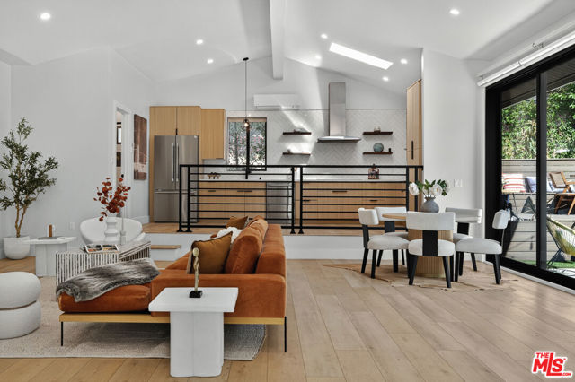 2603 Crestmoore Place, Los Angeles CA: https://media.crmls.org/mediaz/3e061964-6993-4908-afbb-3e1b1adda5fc.jpg