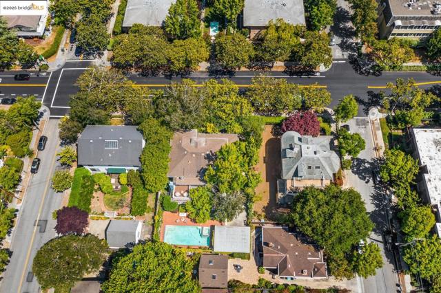 765 University Ave, Palo Alto CA: https://media.crmls.org/mediaz/3e07351c-e870-4cf6-83bb-1b7eb1bad02c.jpg
