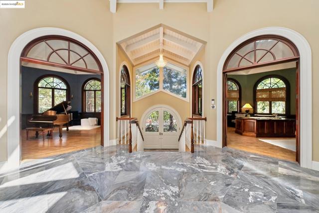 9 Burton Vista Ct, Lafayette CA: https://media.crmls.org/mediaz/3e07ebea-f6d2-47b9-88df-cb6b1d1f9b2e.jpg