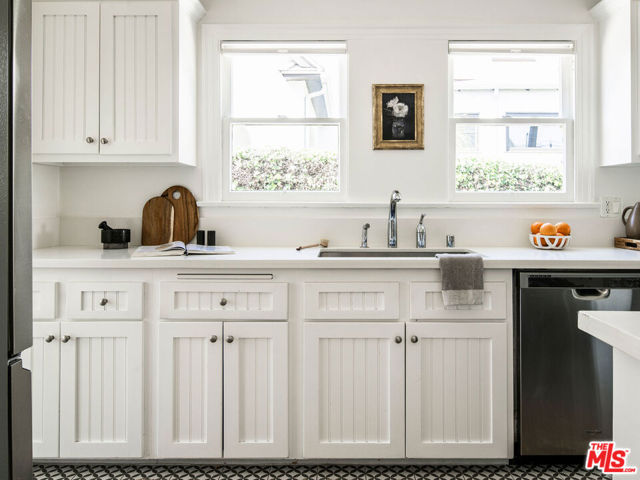 1612 S Ogden Drive, Los Angeles CA: https://media.crmls.org/mediaz/3e086072-8476-48f5-8a98-c5b02dc7f720.jpg