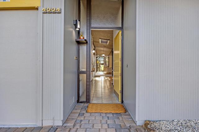 4004 Salem St, Concord CA: https://media.crmls.org/mediaz/3e088996-229d-42a3-9247-8c68eb1ab3e3.jpg