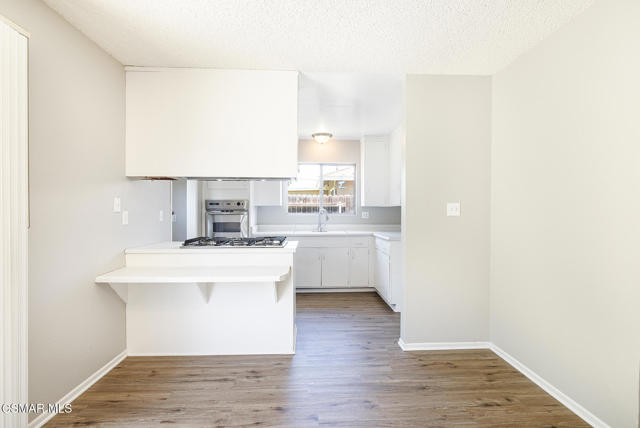 1077 Haven Avenue, Simi Valley CA: https://media.crmls.org/mediaz/3e08ceb6-7dba-4edc-bd99-35473a73d401.jpg
