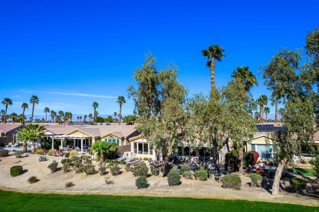 81945 Golden Star Way, La Quinta CA: https://media.crmls.org/mediaz/3e090225-66b9-4b81-b0ce-8d289441c9bb.jpg