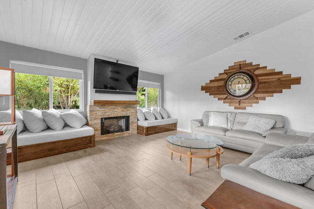 Image 7 of 47 For 40529 Meadow Lane