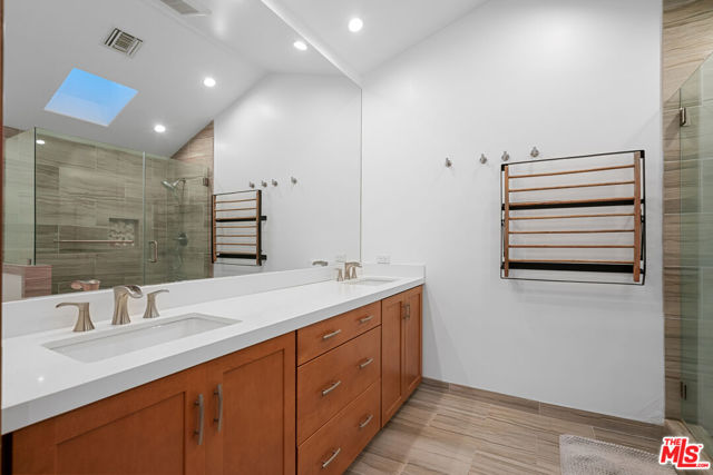 14710 Greenleaf Street, Sherman Oaks CA: https://media.crmls.org/mediaz/3e09ac0f-1382-4237-a2ad-115f25794e34.jpg