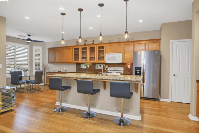 342 Desert Forest Ct, Rio Vista CA: https://media.crmls.org/mediaz/3e09af7e-c40e-49fe-801d-16669bcf4e7d.jpg