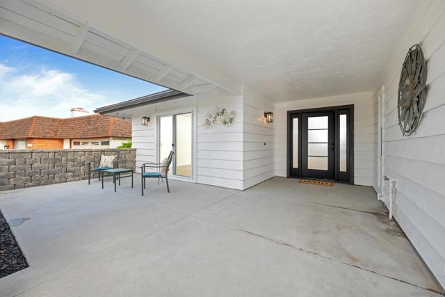12195 San Tomas Pl, San Diego CA: https://media.crmls.org/mediaz/3e0ab160-bf32-4669-b160-0d16ffa51e8c.jpg