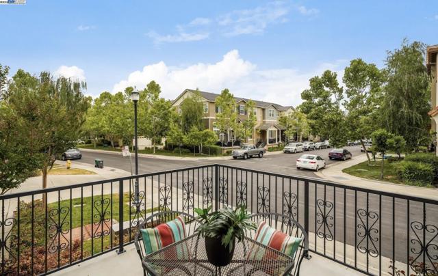 6217 Byron Ln, San Ramon CA: https://media.crmls.org/mediaz/3e0b1242-d2e5-477c-9529-3905d5c52c0f.jpg