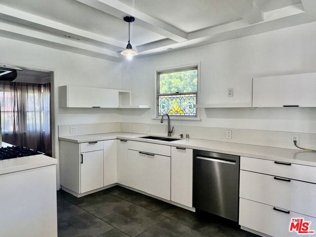 3964 Goodland Place, Studio City CA: https://media.crmls.org/mediaz/3e0cb057-f57a-4fd7-a05c-a7fe66f5b34c.jpg