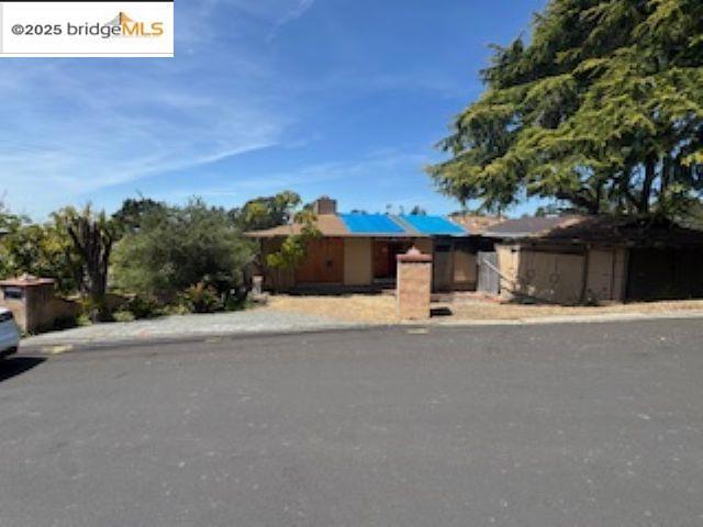 11201 Lochard Street, Oakland CA: https://media.crmls.org/mediaz/3e0cb21c-af24-4953-887f-1c2c97e5d378.jpg