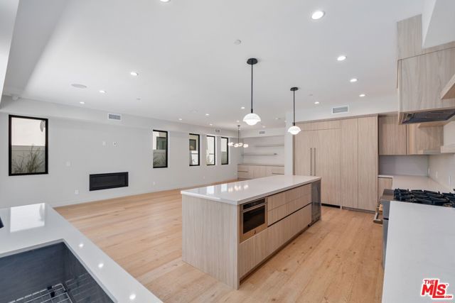 4647 Morse Avenue, Sherman Oaks CA: https://media.crmls.org/mediaz/3e0e4ea5-010f-4558-9bad-0049c4e9543c.jpg