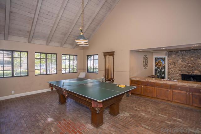 8880 Villa La Jolla Dr, La Jolla CA: https://media.crmls.org/mediaz/3e0ec648-52af-4acd-86e5-2eed7f6a9b54.jpg