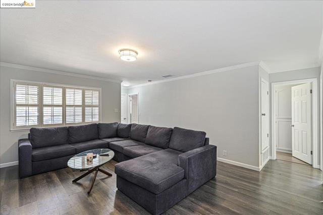 Image 5 of 40 For 79 Panoramic Avenue