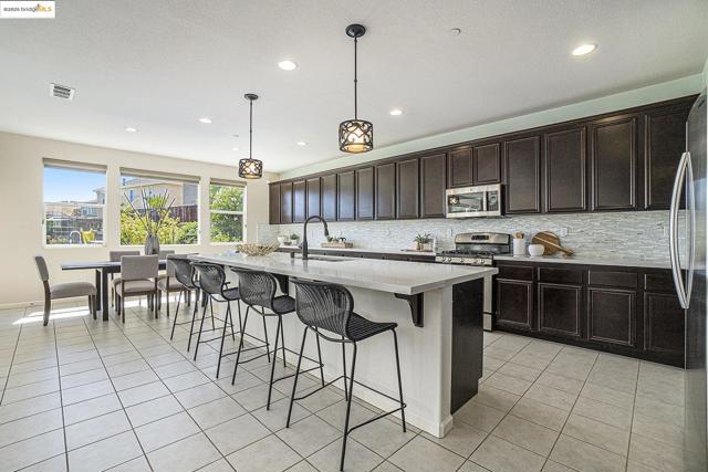 2776 Alves Ranch Rd, Pittsburg CA: https://media.crmls.org/mediaz/3e0fd932-5e1c-4b03-9562-2290e96c12dd.jpg