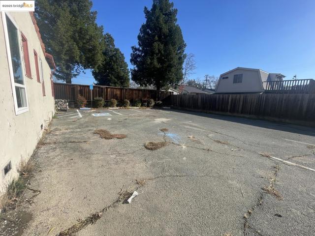 2890 Concord BLVD, Concord CA: https://media.crmls.org/mediaz/3e1083e5-13b7-41f2-9e17-7aa1cb702858.jpg
