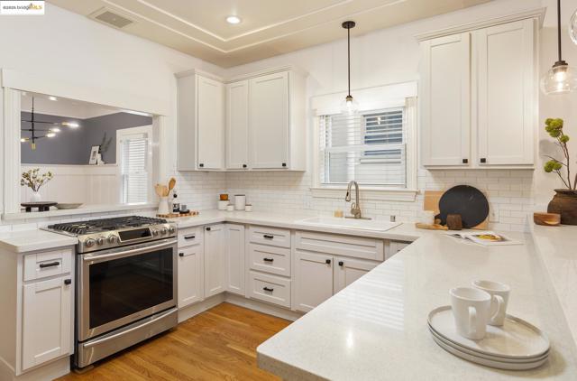 479 41st St, Oakland CA: https://media.crmls.org/mediaz/3e114bc7-8be1-4793-8e08-0af528598f4b.jpg