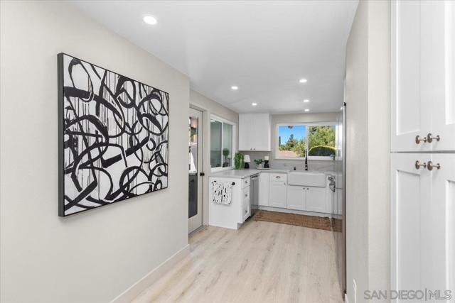 16566 Caminito Vencinos, San Diego CA: https://media.crmls.org/mediaz/3e1201ce-60aa-4bd9-8160-c5d6420969f4.jpg