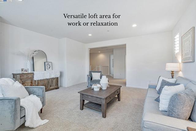 4005 Sarasta Bay Dr, Pittsburg CA: https://media.crmls.org/mediaz/3e122e43-3014-4fbd-9308-9a7957721f10.jpg