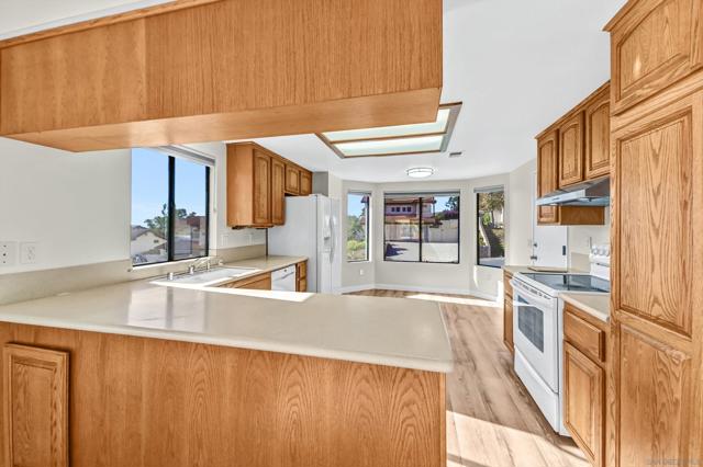 1412 Timber Gln, Escondido CA: https://media.crmls.org/mediaz/3e1246be-357e-40ee-82bf-13312e273a57.jpg