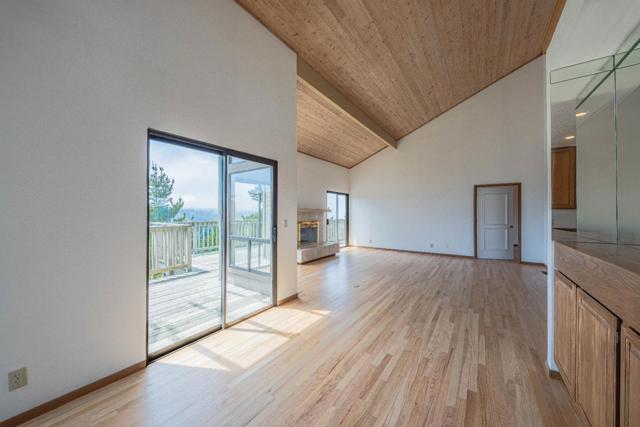 3587 Eastfield Court, Carmel CA: https://media.crmls.org/mediaz/3e134af4-4dcb-48be-868c-5762cd941d18.jpg