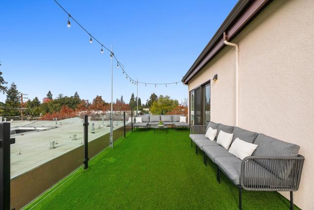 916 Woodside Road, Redwood City CA: https://media.crmls.org/mediaz/3e1447b3-f888-42bd-9053-4c0bd6982268.jpg