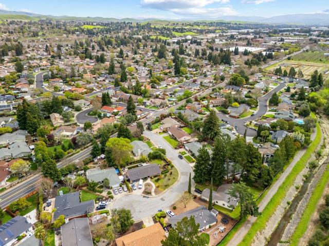 51 Saint Ramon Court, Danville CA: https://media.crmls.org/mediaz/3e15093f-313d-4f2a-b408-287defa858e1.jpg
