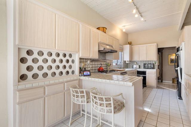 968 N Fairview Circle, Palm Springs CA: https://media.crmls.org/mediaz/3e152c12-8770-4261-aba2-b46c822a4bd5.jpg