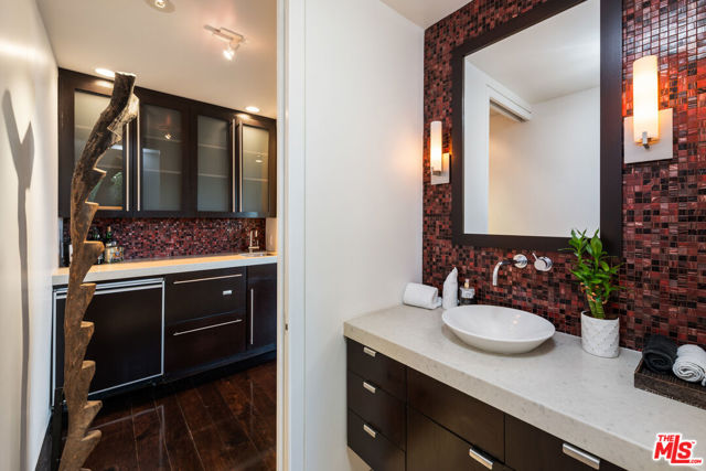 1415 Summitridge Drive, Beverly Hills CA: https://media.crmls.org/mediaz/3e15883b-fd20-4bb4-a5c5-03ec3f9ece71.jpg