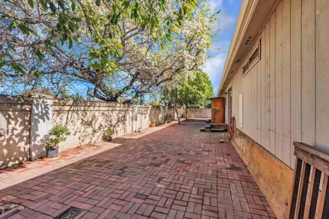 27950 Lancelot Court, Hayward CA: https://media.crmls.org/mediaz/3e159bc6-718e-4df0-a962-8f5123ab0a70.jpg