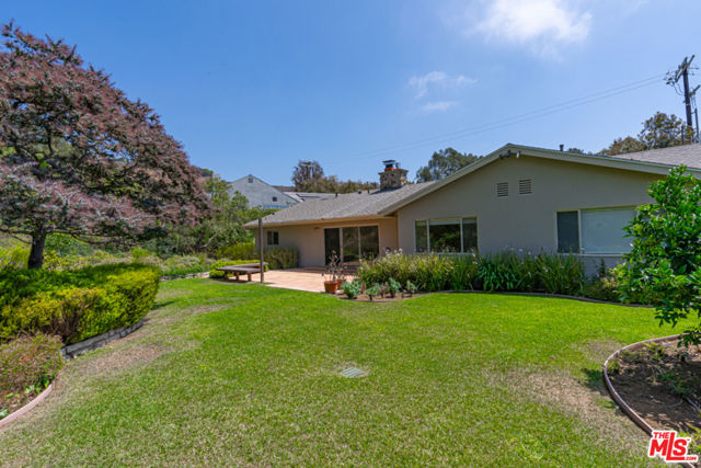 1053 Maroney Lane, Pacific Palisades CA: https://media.crmls.org/mediaz/3e15f97c-a231-40f6-b97c-a44c55be920f.jpg