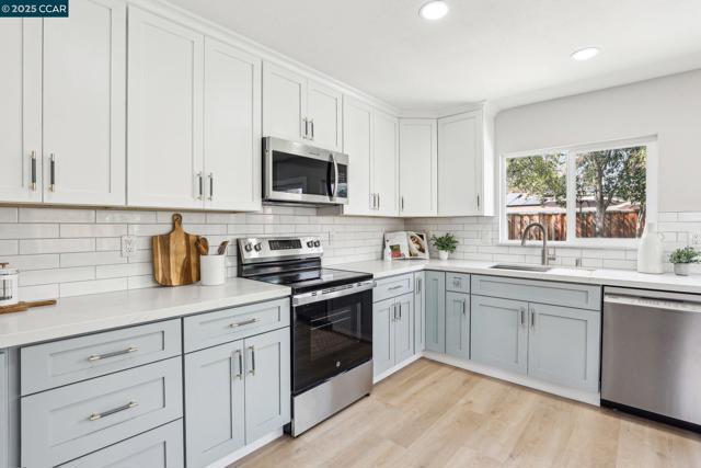 562 Swallow Dr, Livermore CA: https://media.crmls.org/mediaz/3e166d73-3da4-4813-811d-e84f70ad736e.jpg