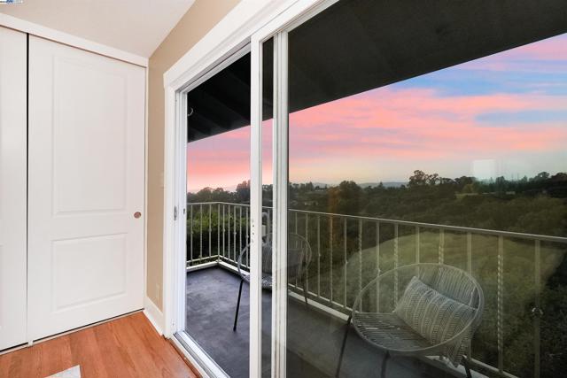 3218 Oakes Dr, Hayward CA: https://media.crmls.org/mediaz/3e16a2ed-47b0-427f-ab4d-d23d5d397d3d.jpg