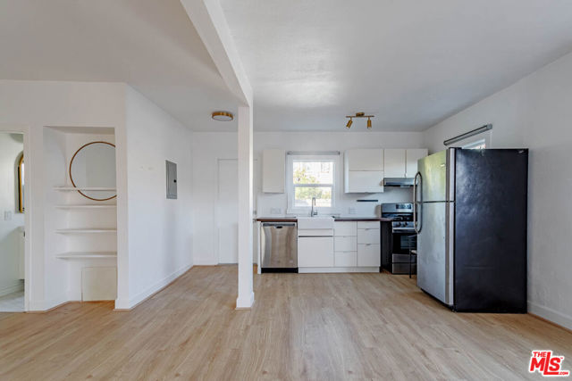 4307 Burns Avenue, Los Angeles CA: https://media.crmls.org/mediaz/3e16d78d-ed80-4ade-81e2-218d5eebc8ec.jpg