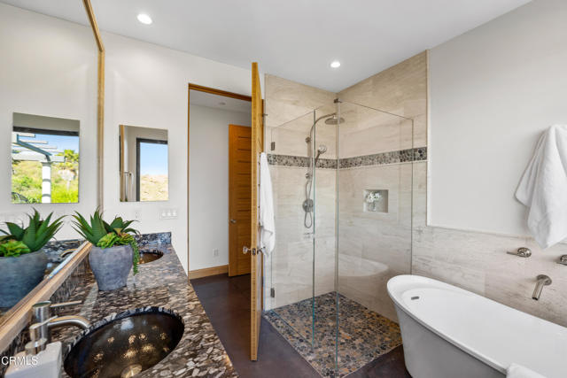 5572 Rainier Street, Ventura CA: https://media.crmls.org/mediaz/3e1738ed-b486-4cb9-ae58-403c36d3423c.jpg