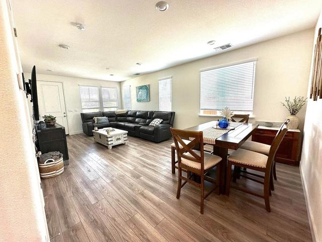 688 Sacramento Way, Hollister CA: https://media.crmls.org/mediaz/3e175382-3b50-47d8-b111-24020ae88815.jpg