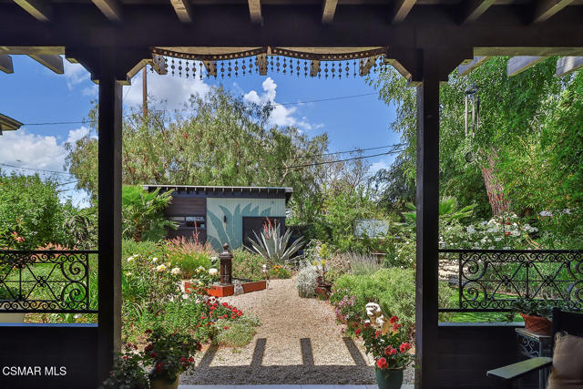 2433 Calle Narciso, Thousand Oaks CA: https://media.crmls.org/mediaz/3e175741-ff8b-457a-9b9c-3f5698e0b441.jpg