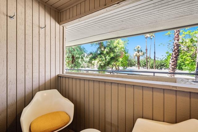 550 N Villa Court, Palm Springs CA: https://media.crmls.org/mediaz/3e17e606-53bf-46e4-8588-c8a0b9bc089d.jpg
