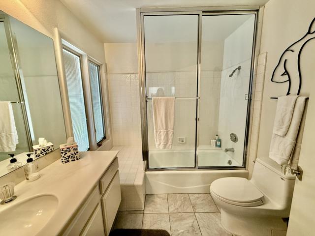 Image 16 of 35 For 49145 Quercus Lane