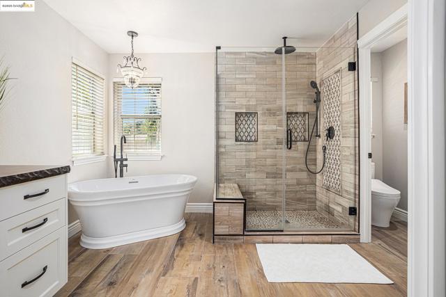 15 Madeira Ct, Oakley CA: https://media.crmls.org/mediaz/3e17f6ab-b5d7-46eb-ad7c-b1da68c14c52.jpg