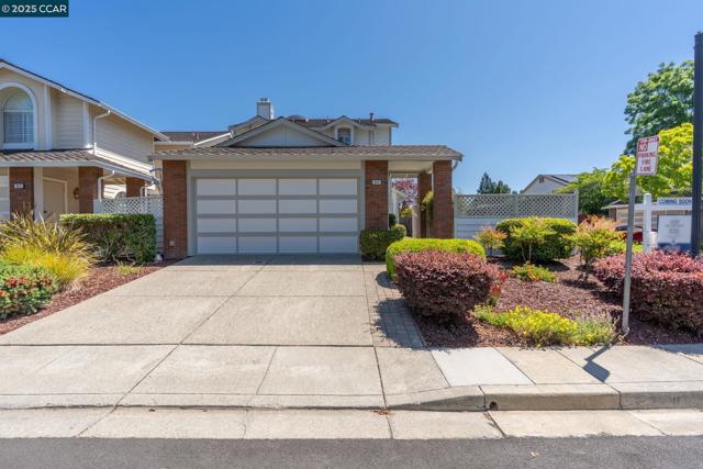 353 Winterwind Cir, San Ramon CA: https://media.crmls.org/mediaz/3e18038d-18ec-4e23-8b60-295529d1e893.jpg