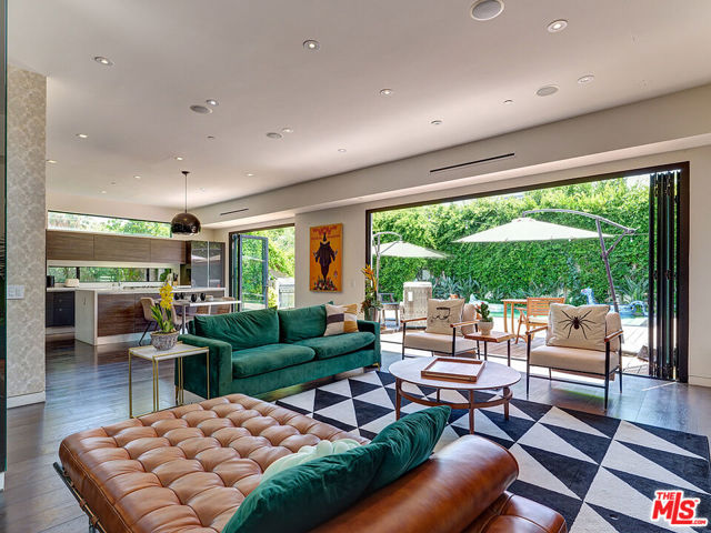 6360 Maryland Drive, Los Angeles CA: https://media.crmls.org/mediaz/3e18ae38-0446-47b4-a292-c4a15dc07e56.jpg