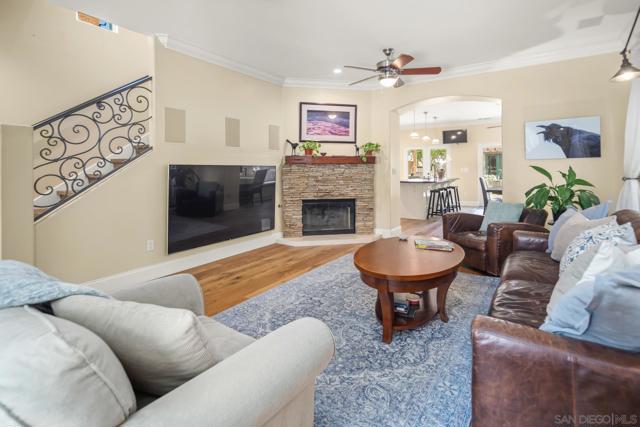 Image 7 of 60 For 867 E Avenue