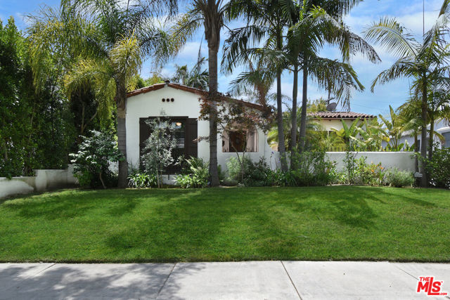 10344 Woodbridge Street, Toluca Lake CA: https://media.crmls.org/mediaz/3e19ad8c-9acd-4ed0-b0f5-6f0a1fc49e5a.jpg